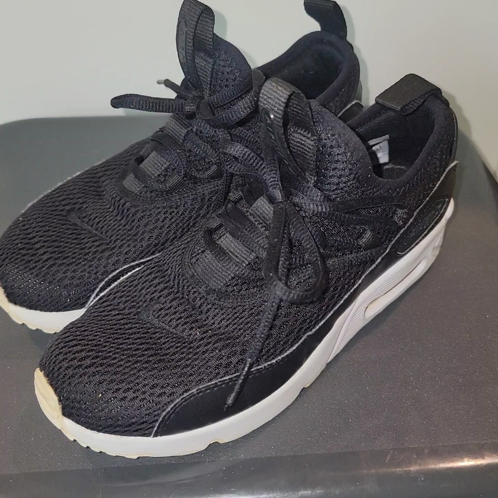 Boys Nike Air Shoes Sz 4.5Y